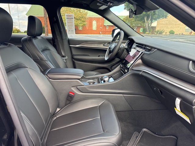 2025 Jeep Grand Cherokee Limited photo 8