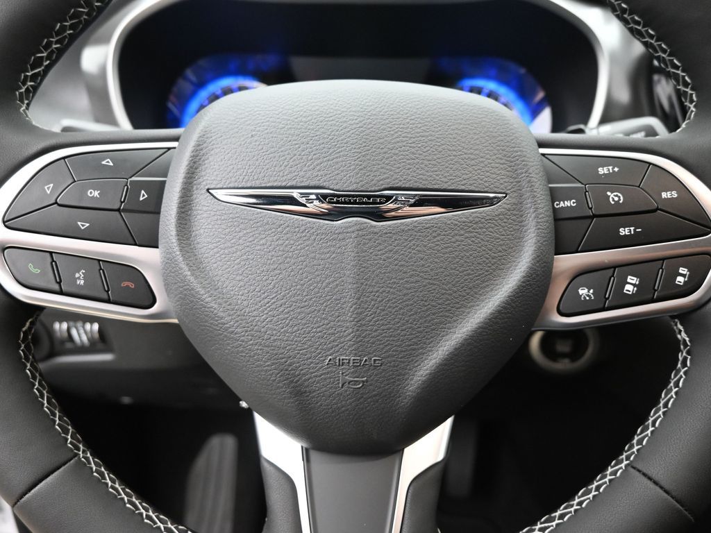 2026 Chrysler Pacifica photo 18
