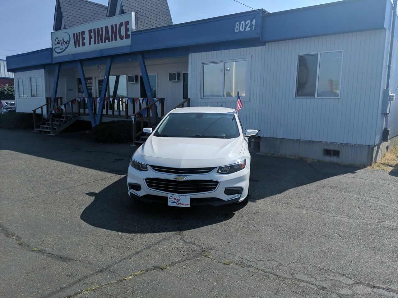 Used 2018 White Chevrolet LT image 1