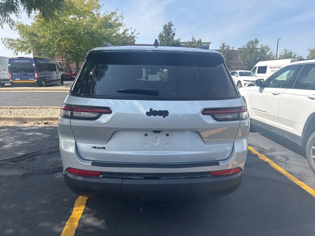 2023 Jeep Grand Cherokee Altitude photo 3