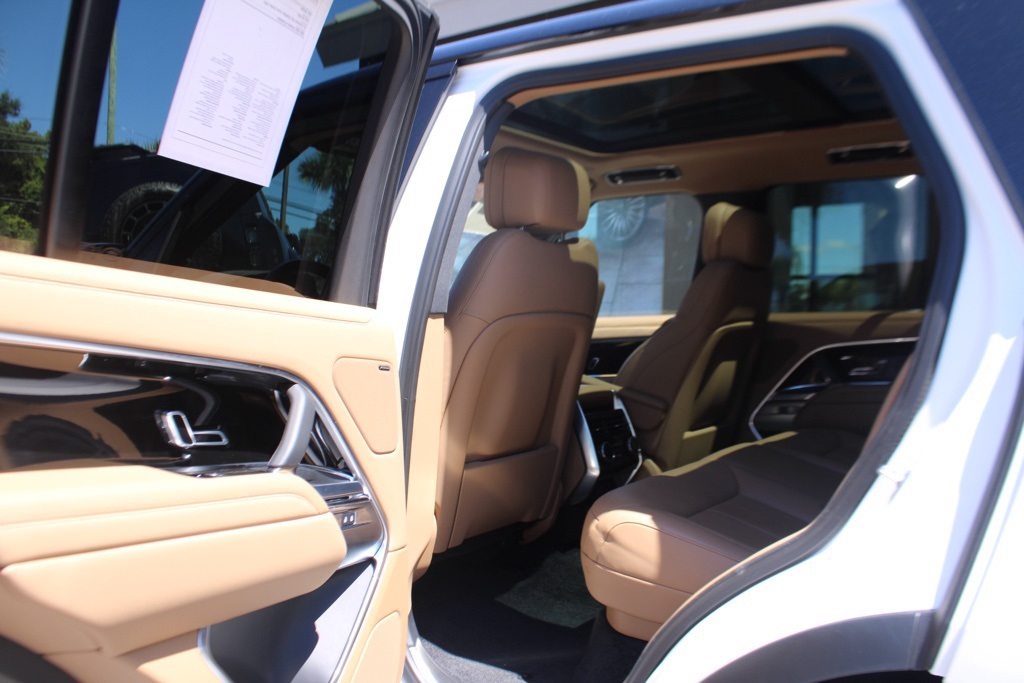 2023 Land Rover Range Rover SE photo 27