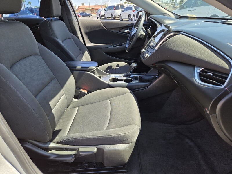 2018 Chevrolet Malibu 1LT photo 11