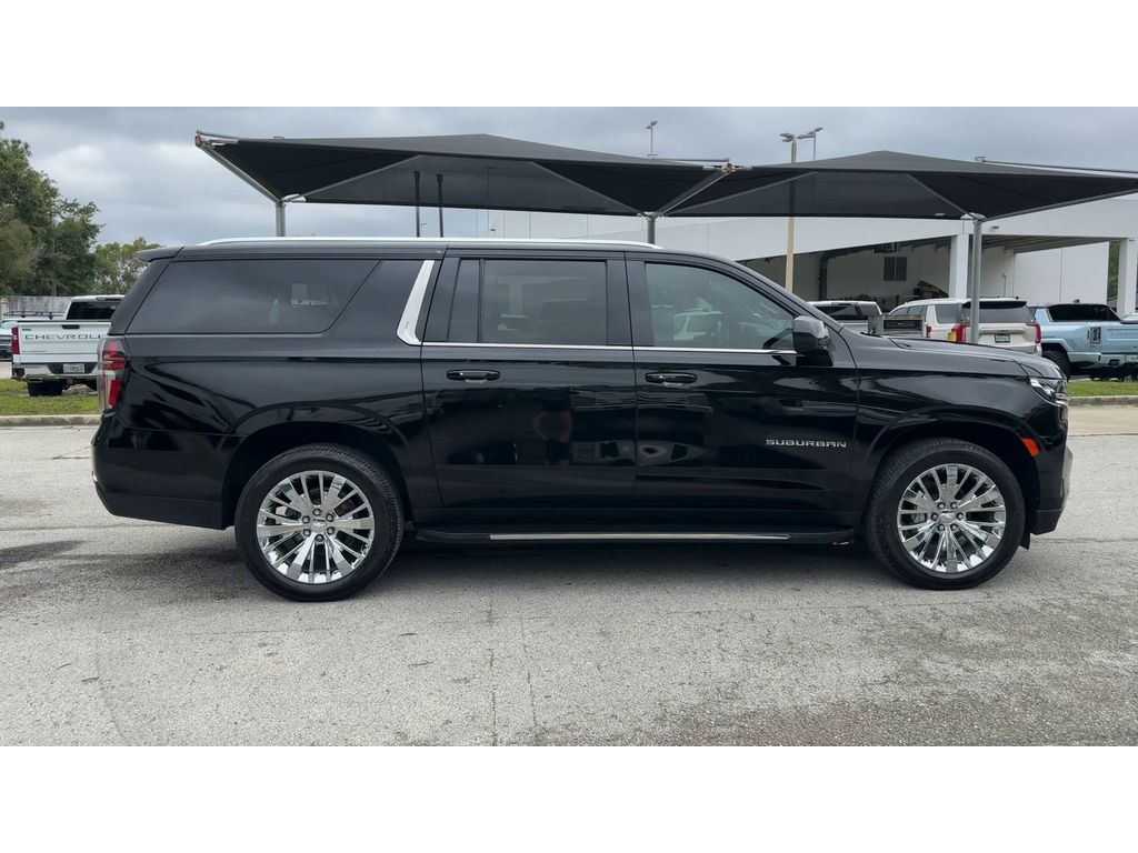 2021 Chevrolet Suburban LT photo 9
