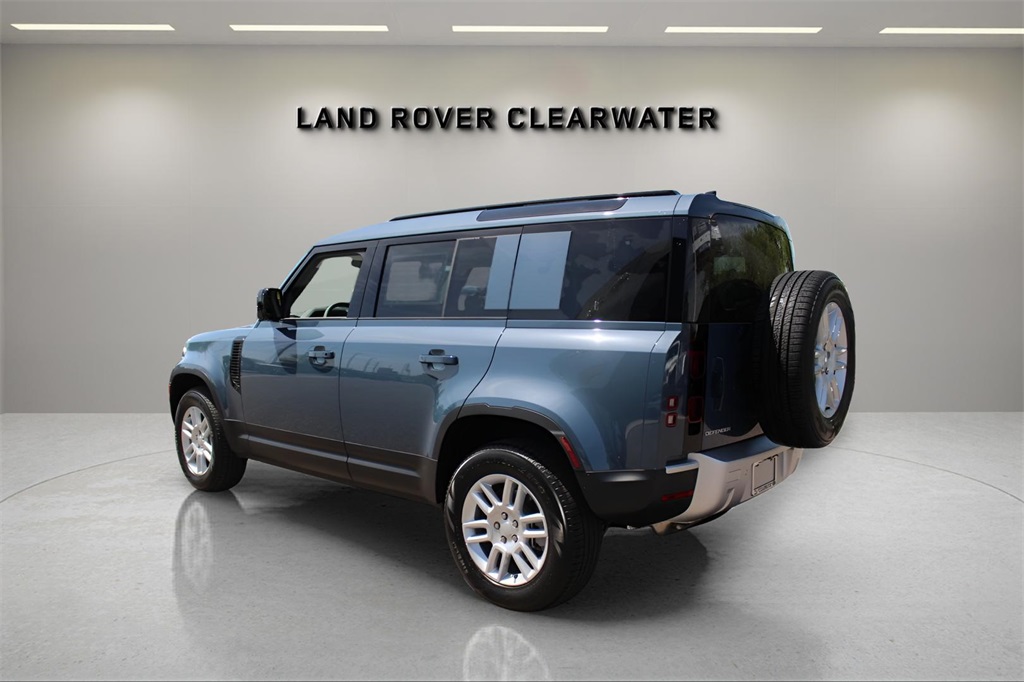 2025 Land Rover Defender 110 S photo 3