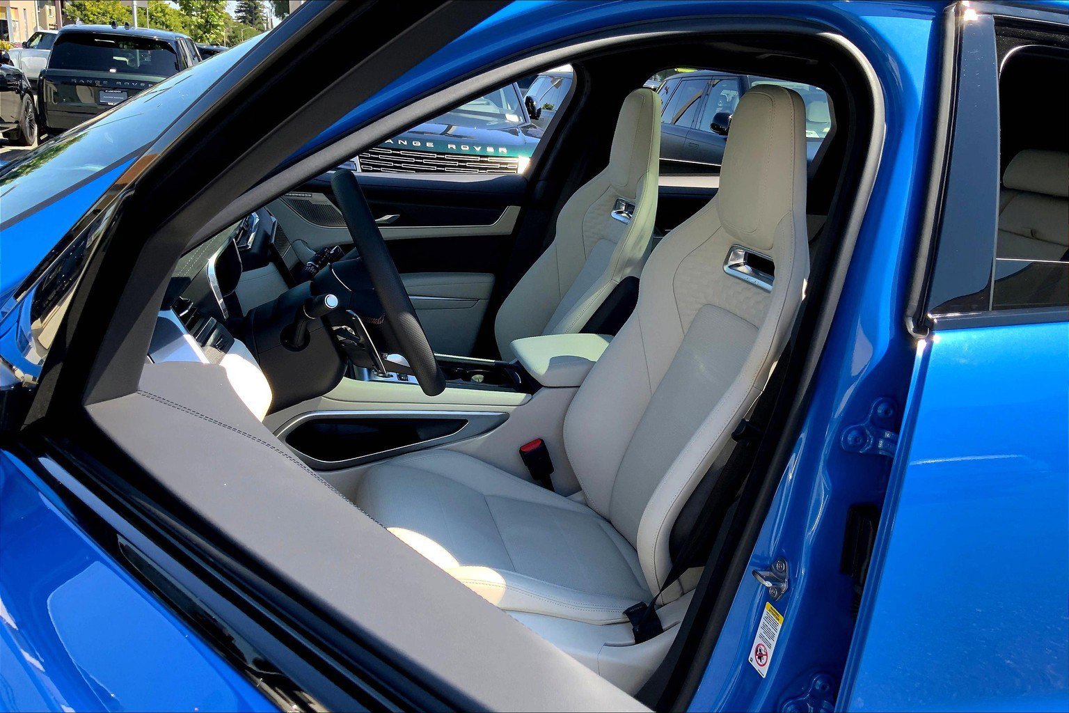 2026 Jaguar F-PACE SVR photo 9