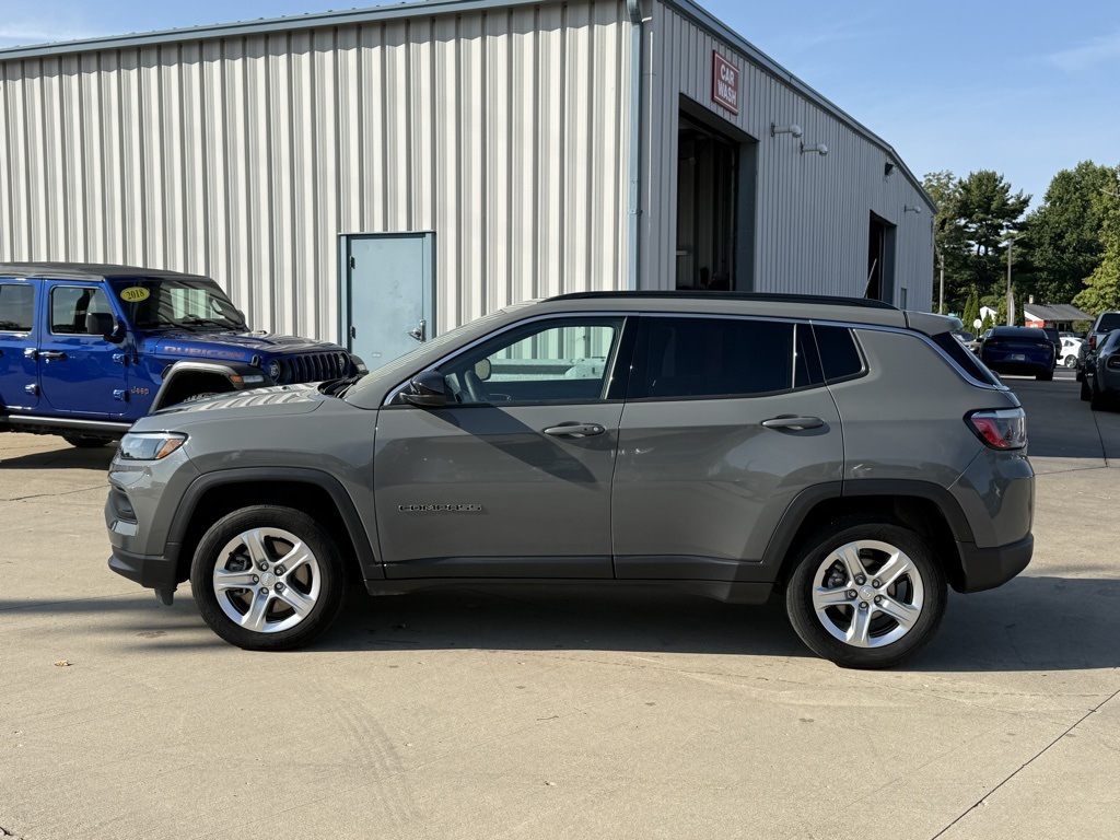 2024 Jeep Compass Latitude photo 3