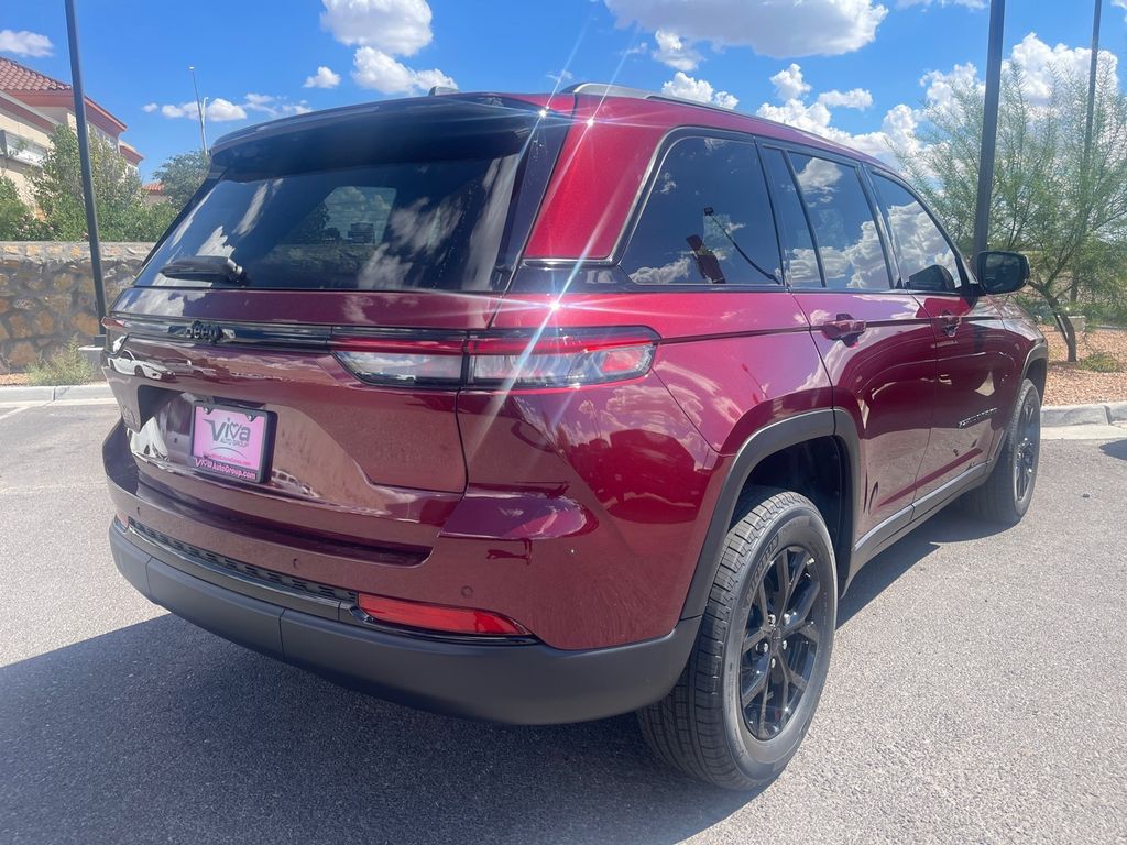 2024 Jeep Grand Cherokee Laredo Altitude X photo 2