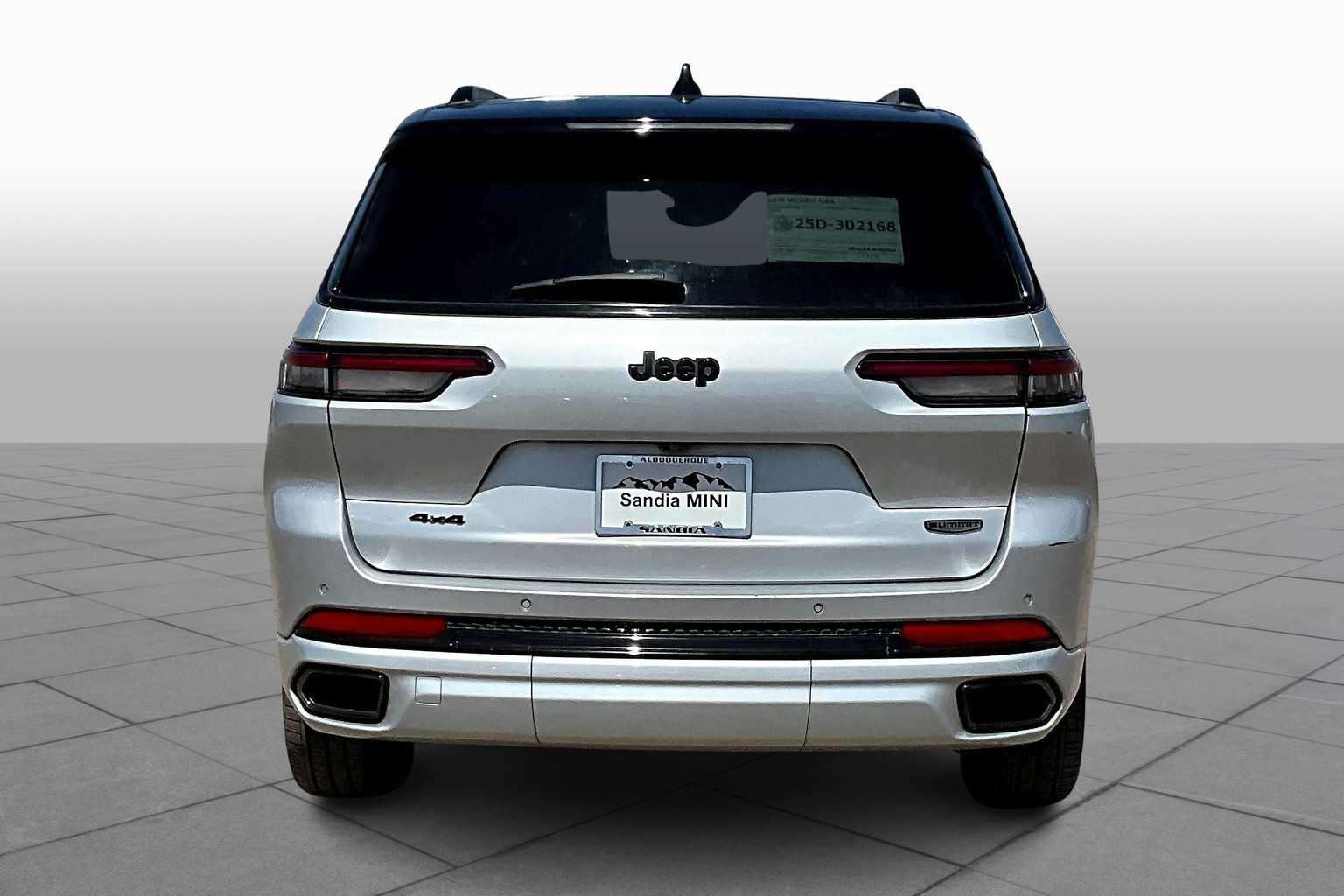 2023 Jeep Grand Cherokee L Summit Reserve photo 4