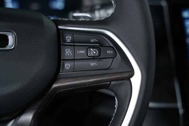 2025 Jeep Grand Cherokee Limited photo 4