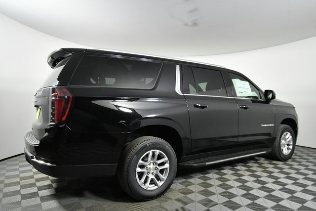 2025 Chevrolet Suburban LS photo 5