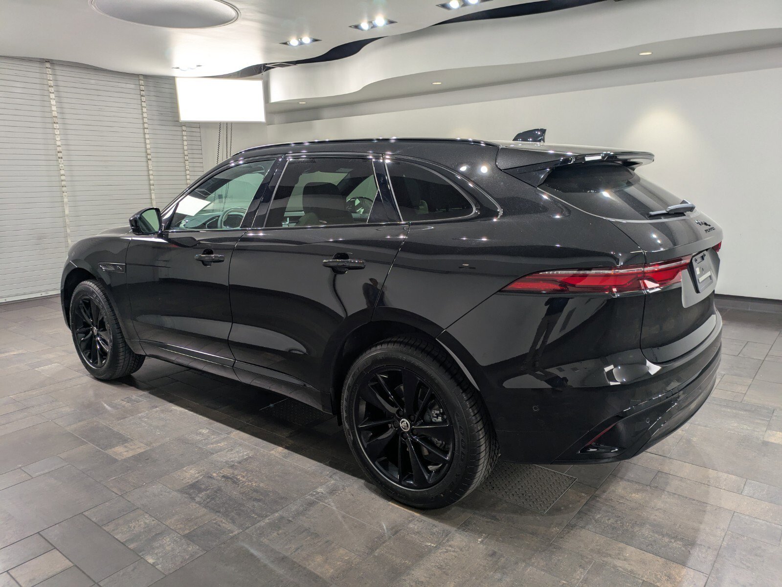 2026 Jaguar F-PACE P250 R-Dynamic S photo 4