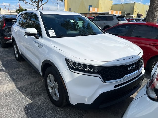 2023 Kia Sorento LX photo 2