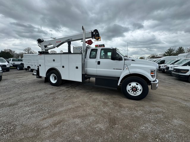 2025 Ford F-750 photo 2