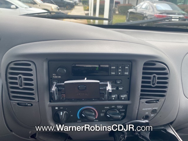 2002 Ford F-150 XLT photo 9
