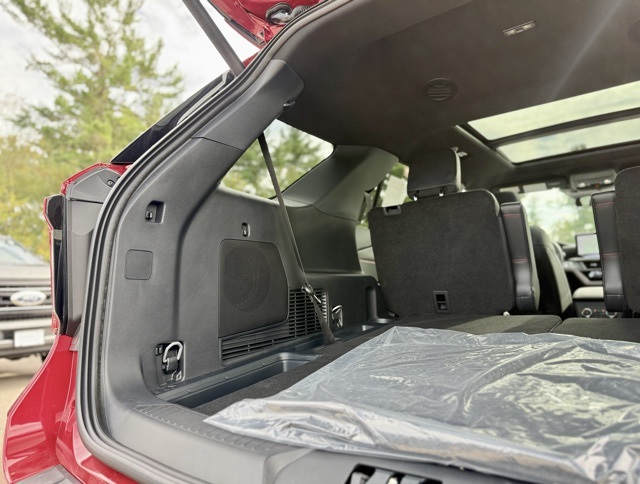 2025 Ford Explorer ST photo 5