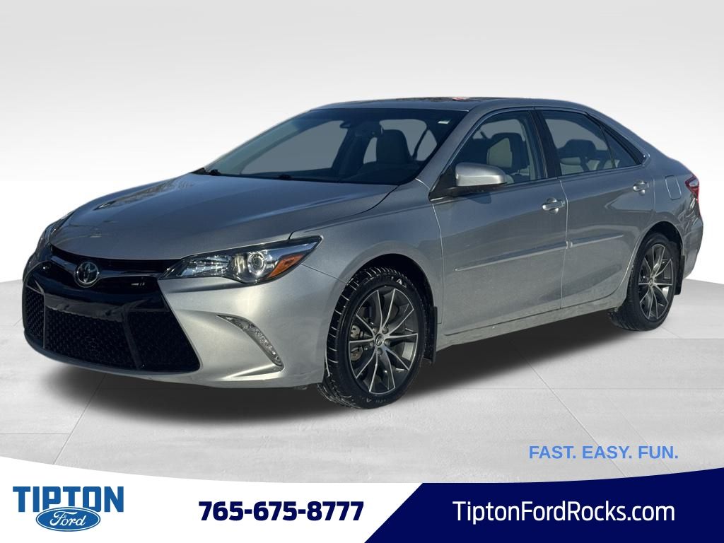 2016 Toyota Camry XSE's photo