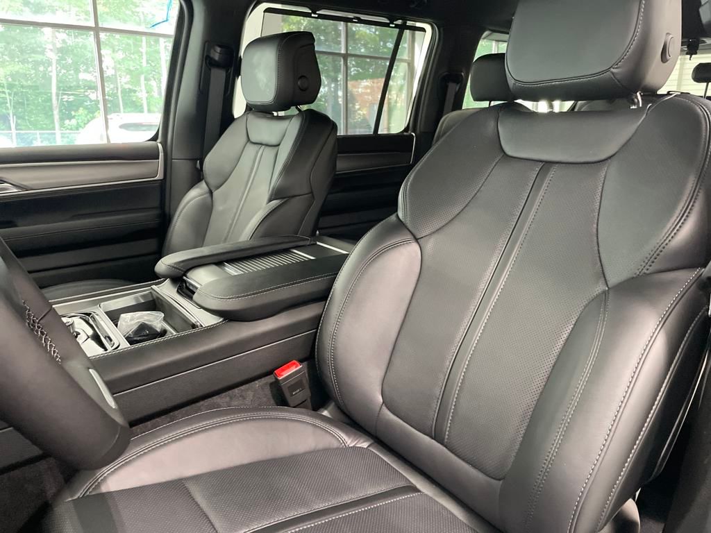 2025 Jeep Wagoneer Series II photo 9