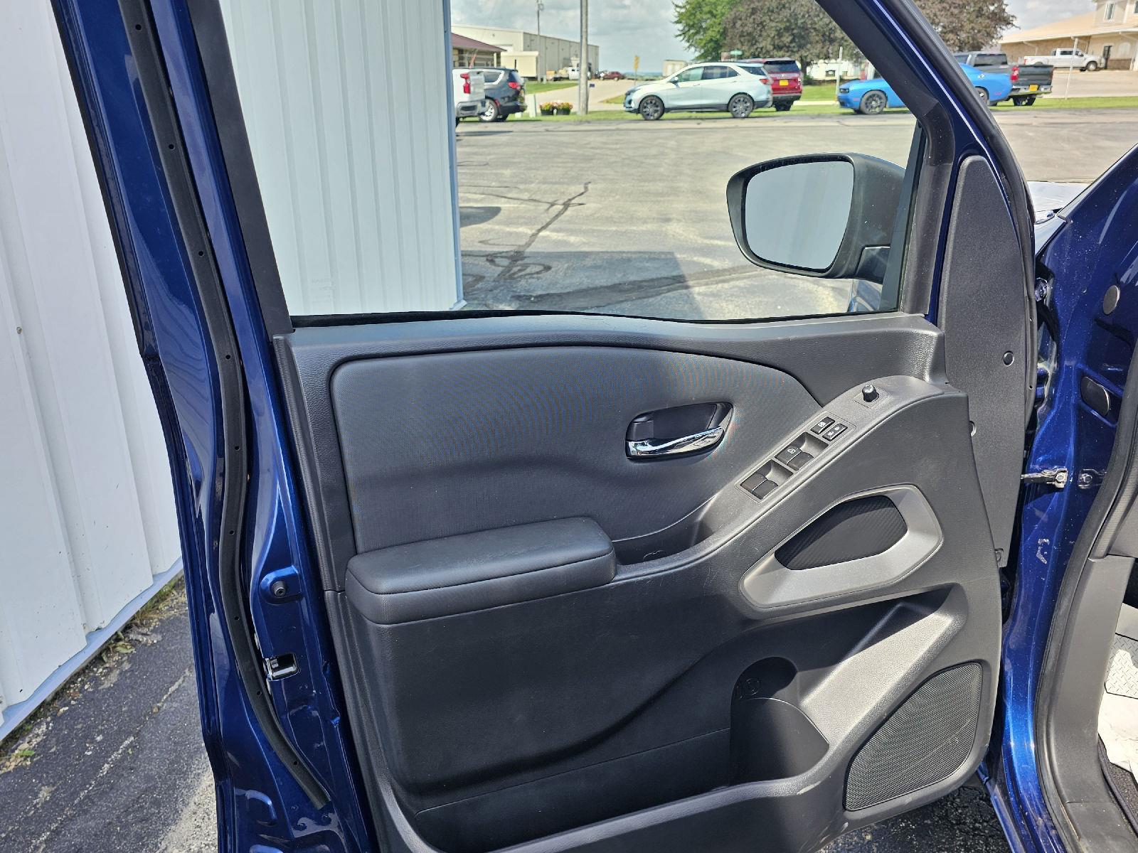 2022 Nissan Frontier SV photo 14