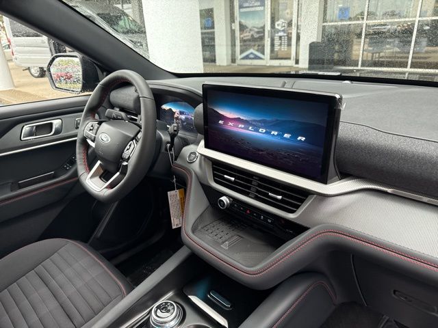2025 Ford Explorer ST-Line photo 18