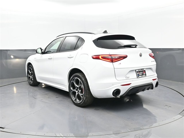 2022 Alfa Romeo Stelvio Ti Sport photo 2