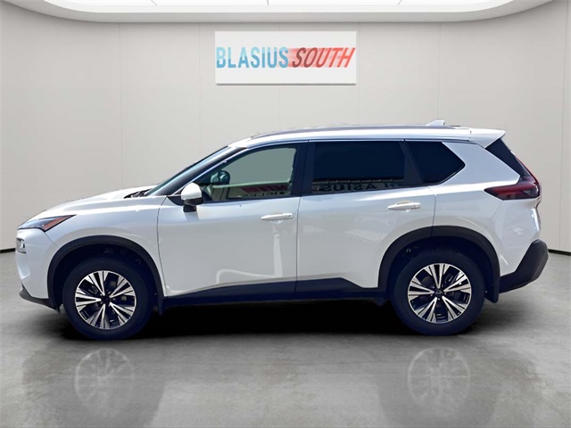 2022 Nissan Rogue SV photo 5