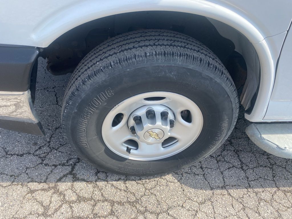 2023 Chevrolet Express 2500 Work Van Cargo photo 4