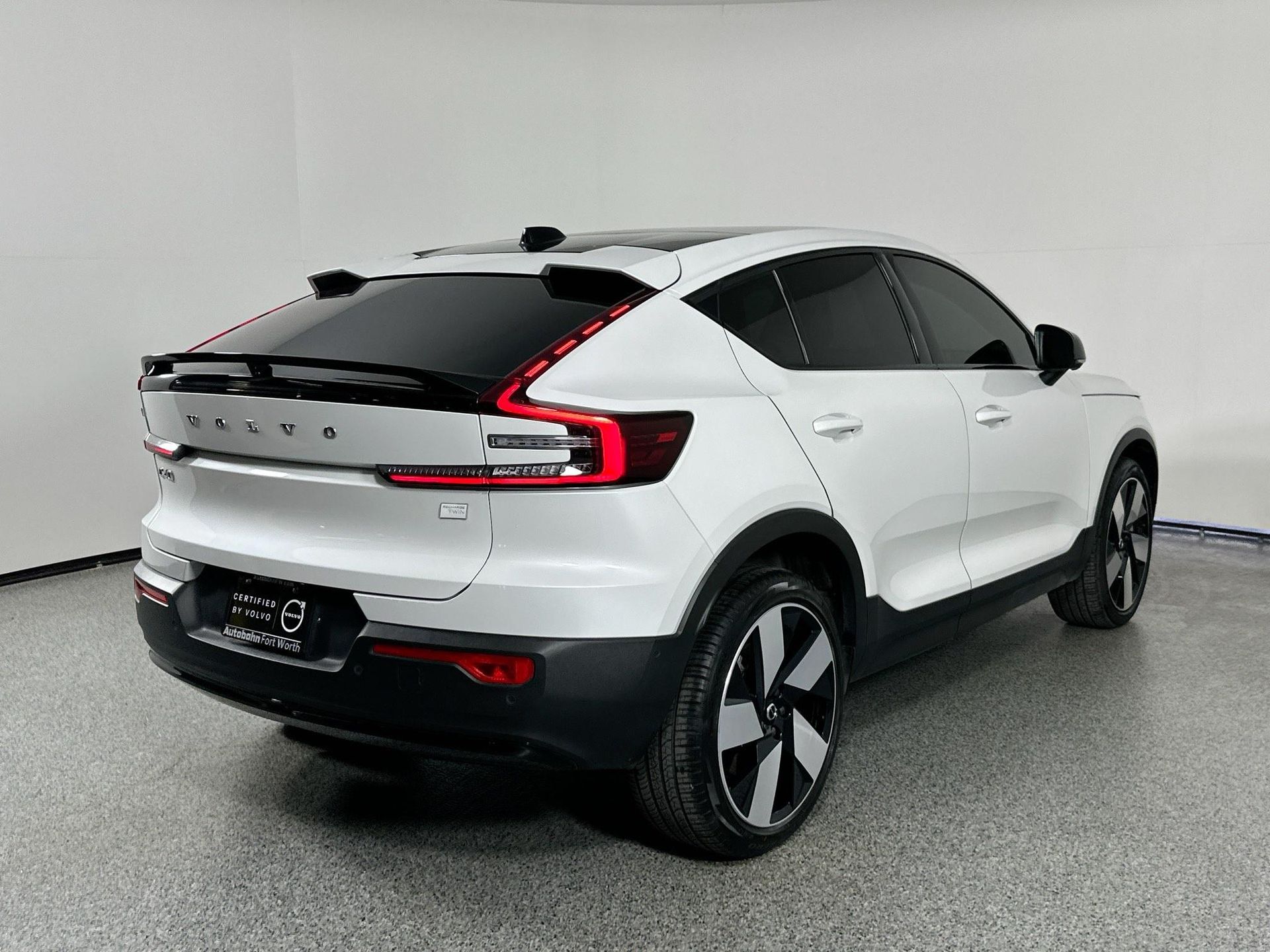 2023 Volvo C40 Recharge Ultimate photo 3