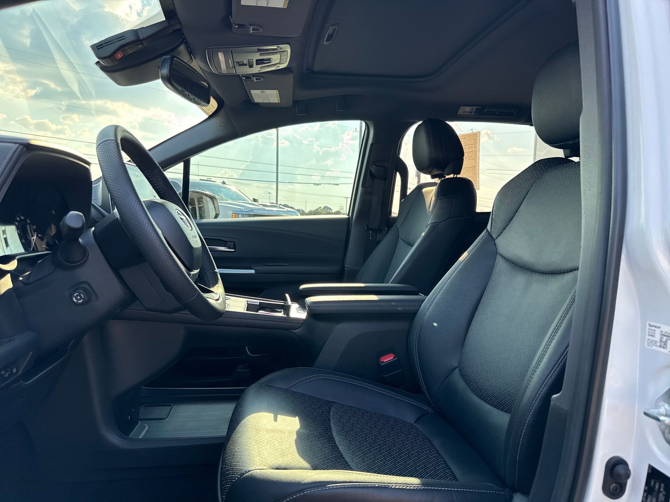 2023 Toyota Sienna XSE photo 5