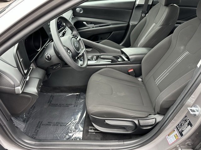 2023 Hyundai Elantra SEL photo 7