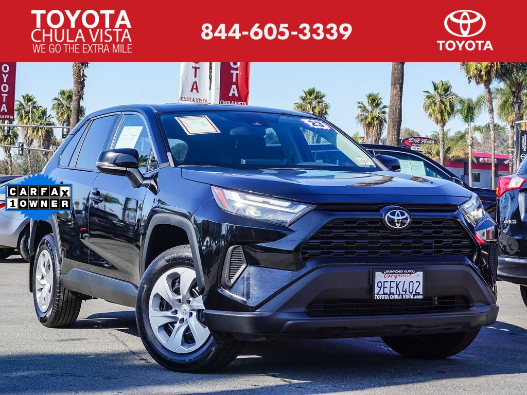 2023 Toyota RAV4 LE's photo