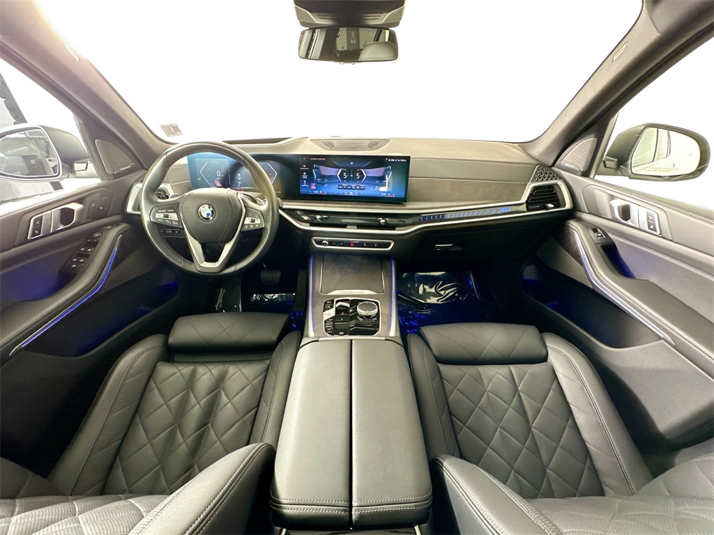 Used 2024 Mineral White Metallic BMW xDrive40i image 25