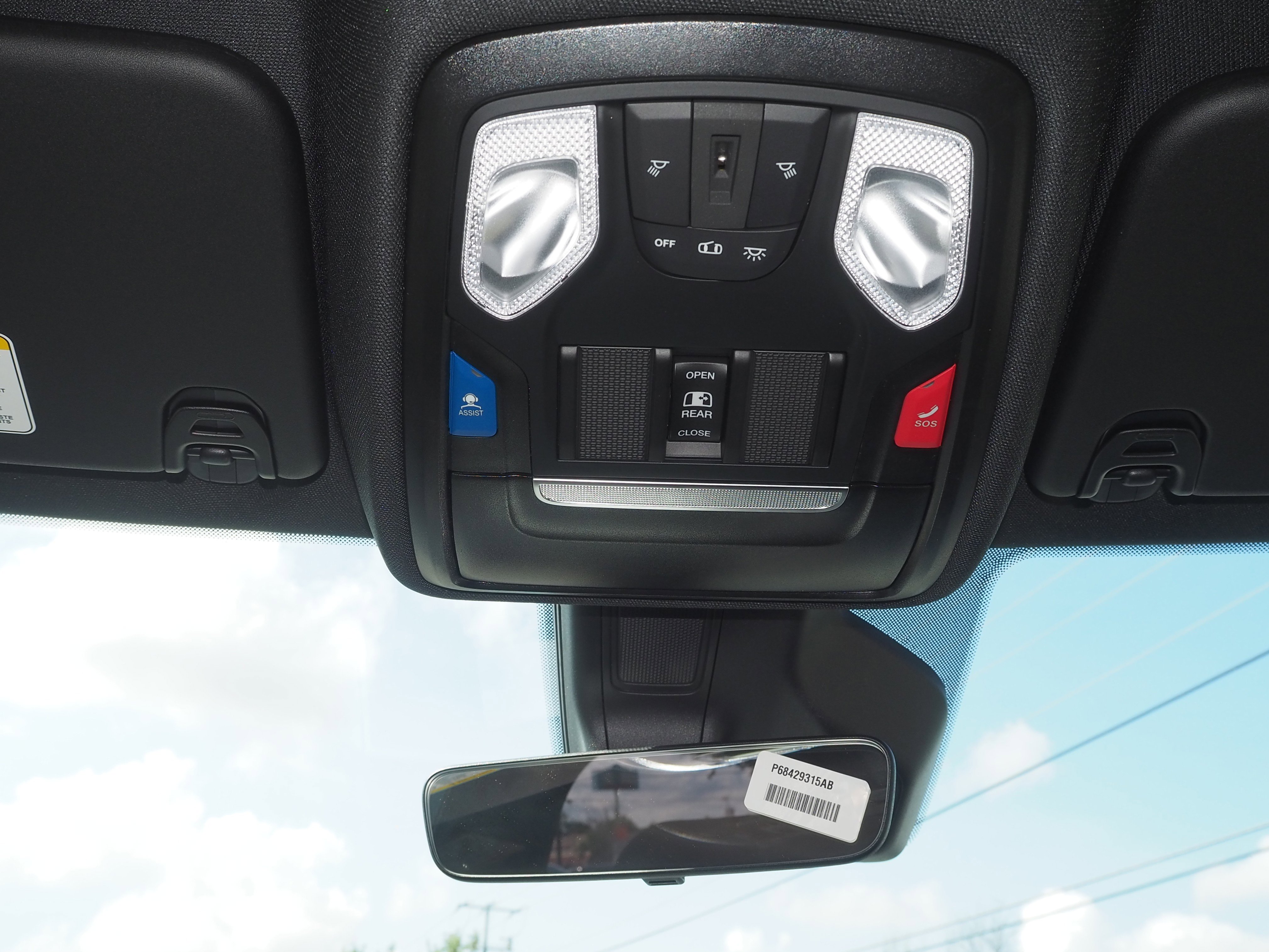 2025 Ram 1500 Tradesman photo 3