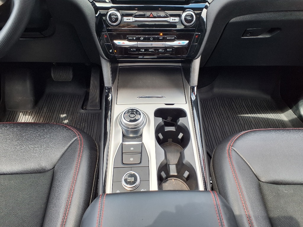 2022 Ford Explorer ST-Line photo 18