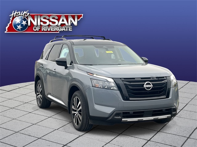 2025 Nissan Pathfinder Platinum's photo
