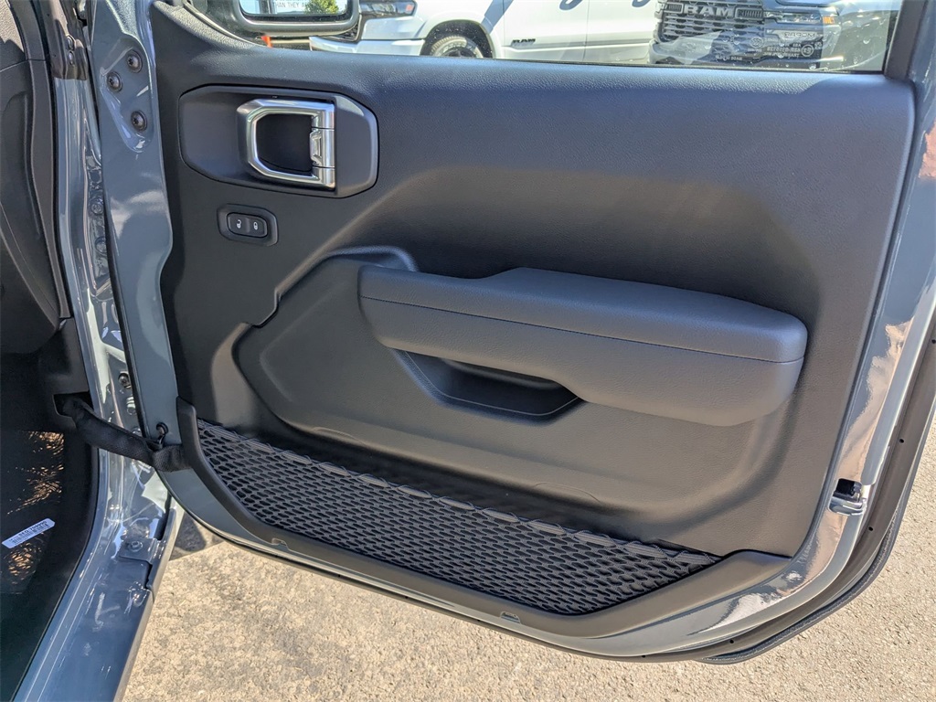 2025 Jeep Wrangler Sport photo 17