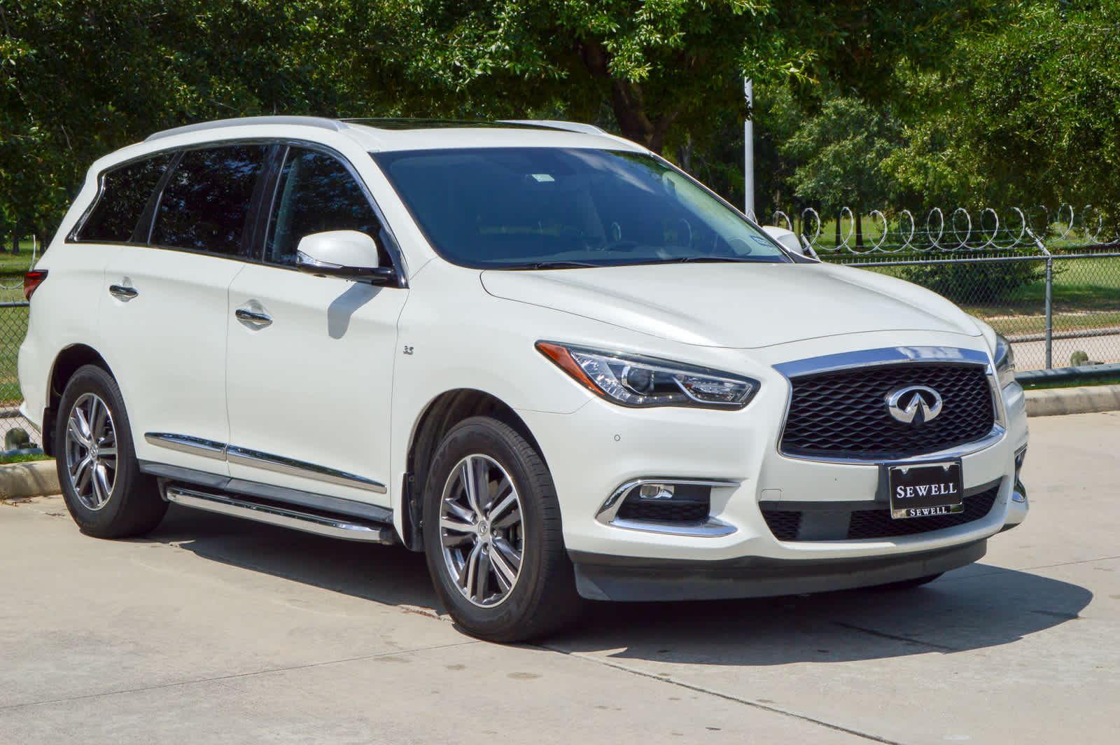 2017 Infiniti QX60 photo 3