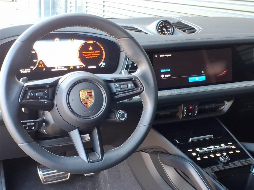 2025 Porsche Cayenne photo 4