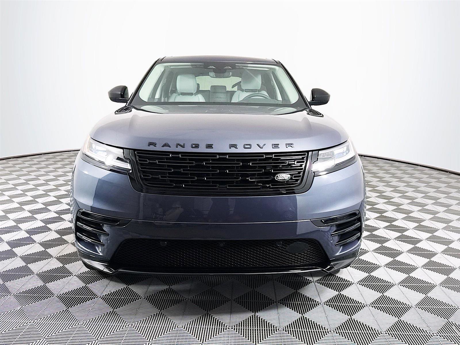 2025 Land Rover Range Rover Velar SE photo 2