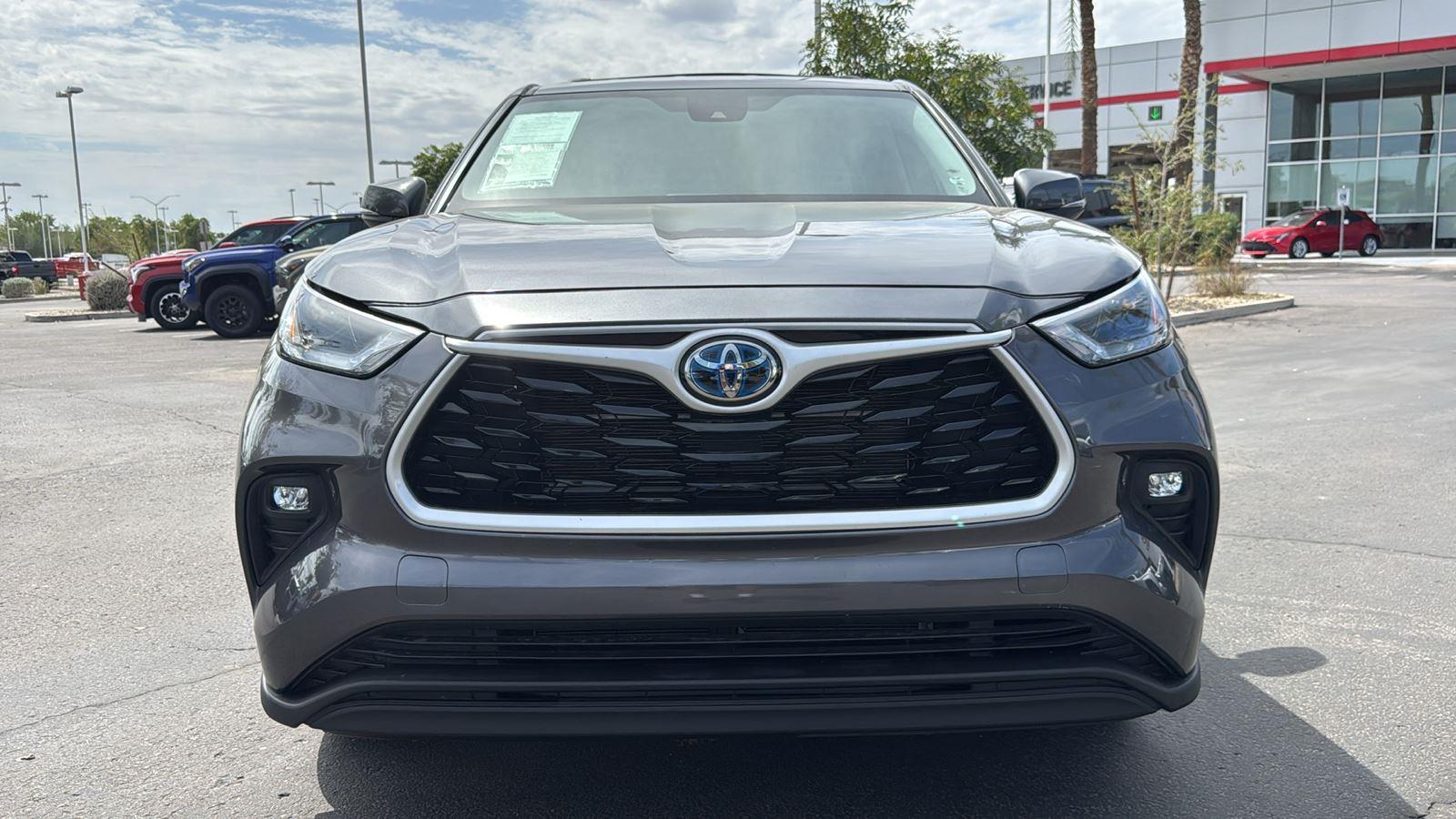 2023 Toyota Highlander Hybrid LE photo 2