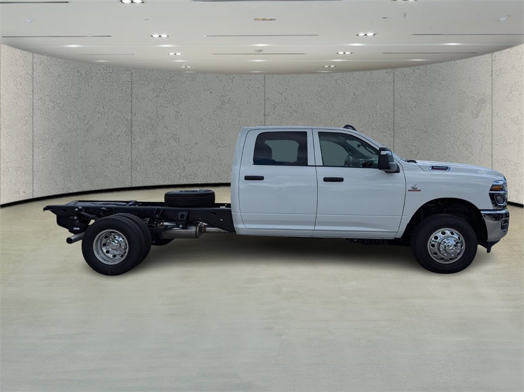 2025 Ram 3500 Tradesman photo 3