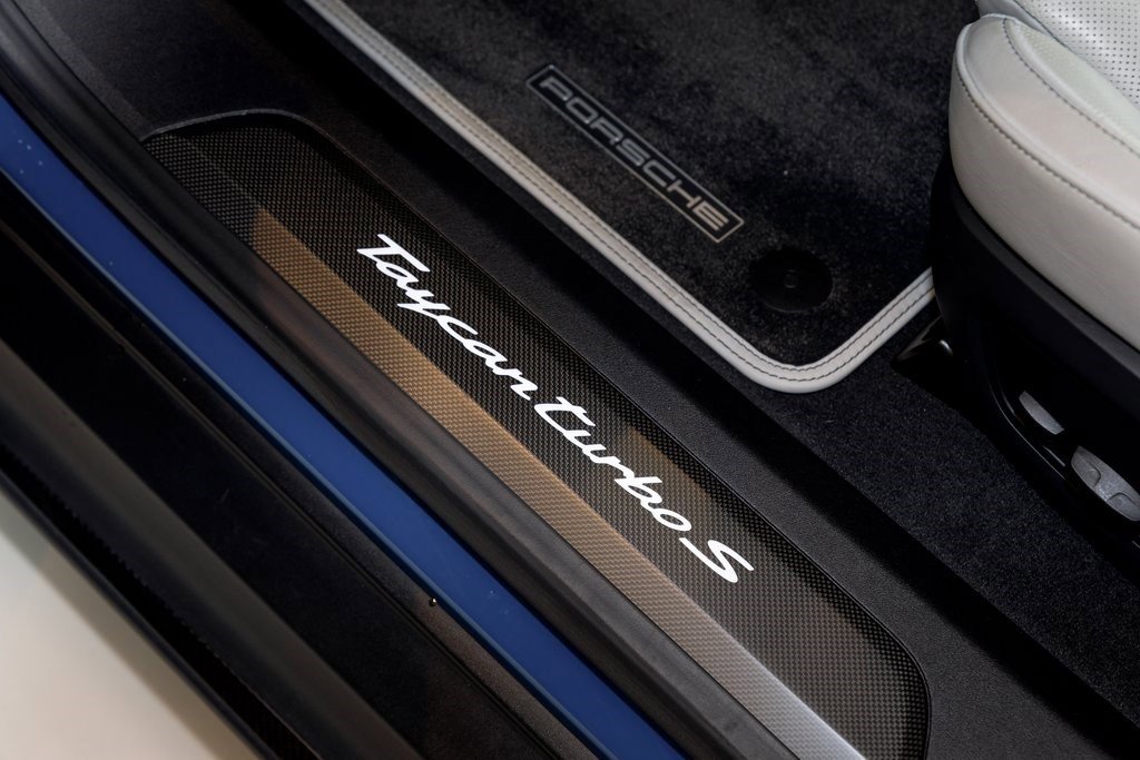 2022 Porsche Taycan Turbo S photo 17