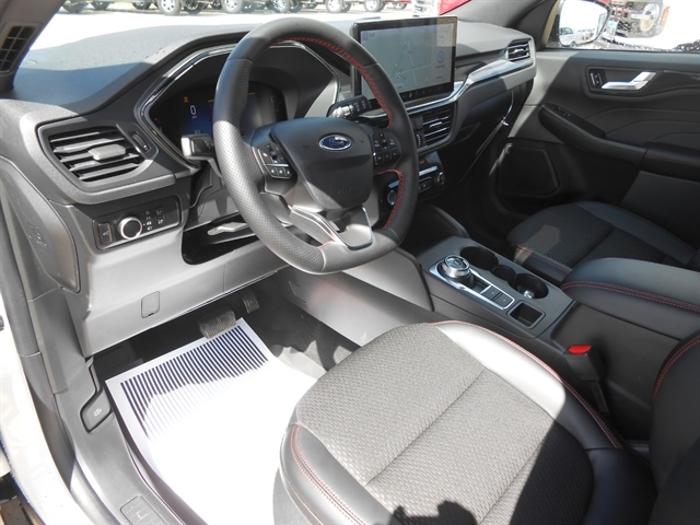 2025 Ford Escape ST-Line photo 3
