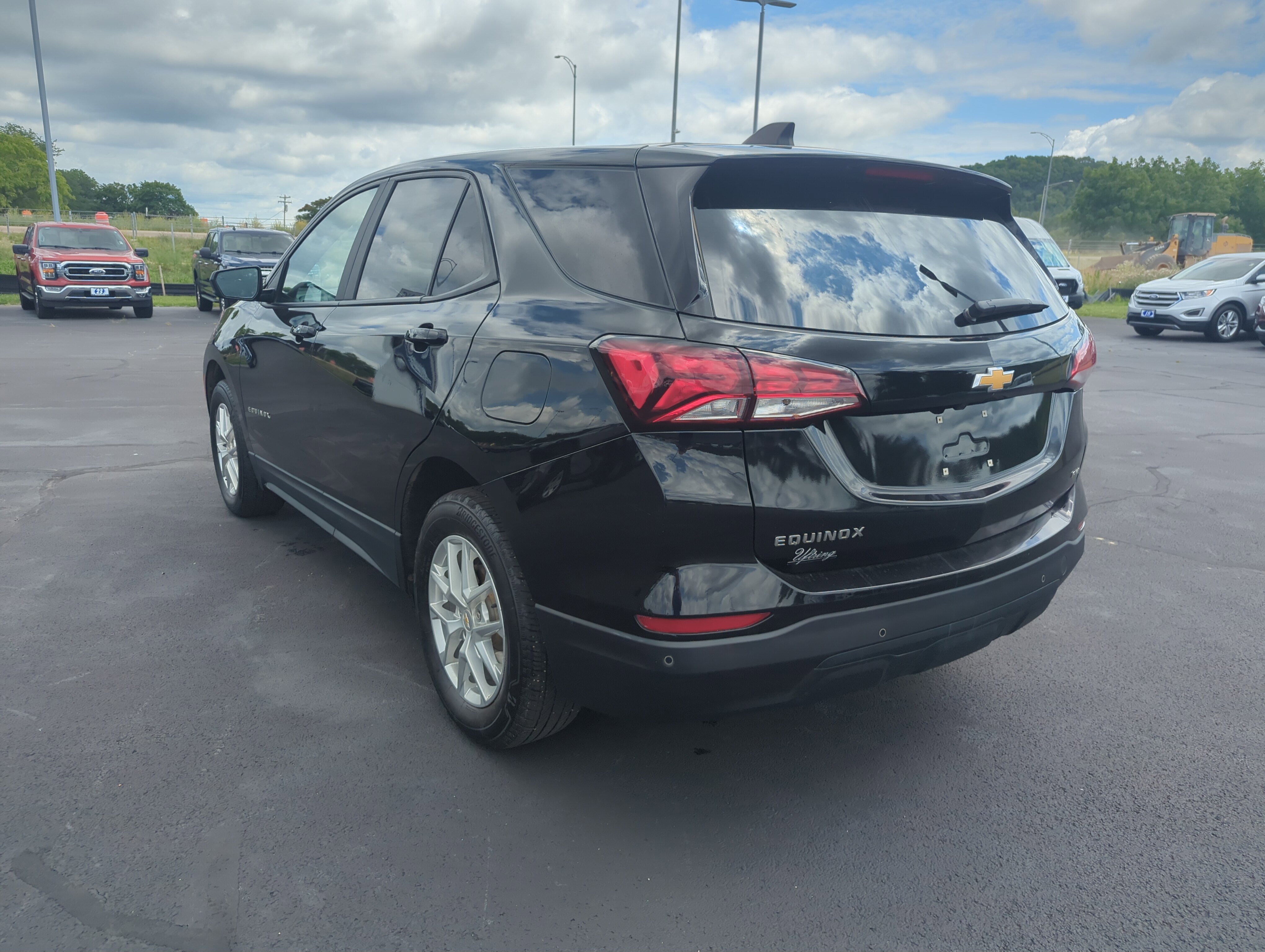 2022 Chevrolet Equinox LS photo 3