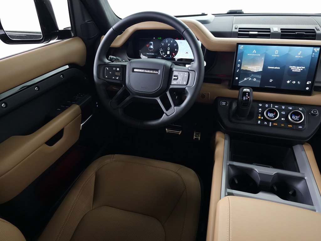 2025 Land Rover Defender 110 V8 photo 16