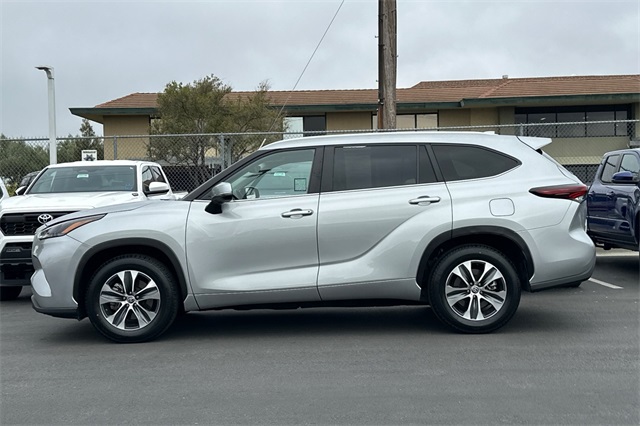2024 Toyota Highlander XLE photo 6
