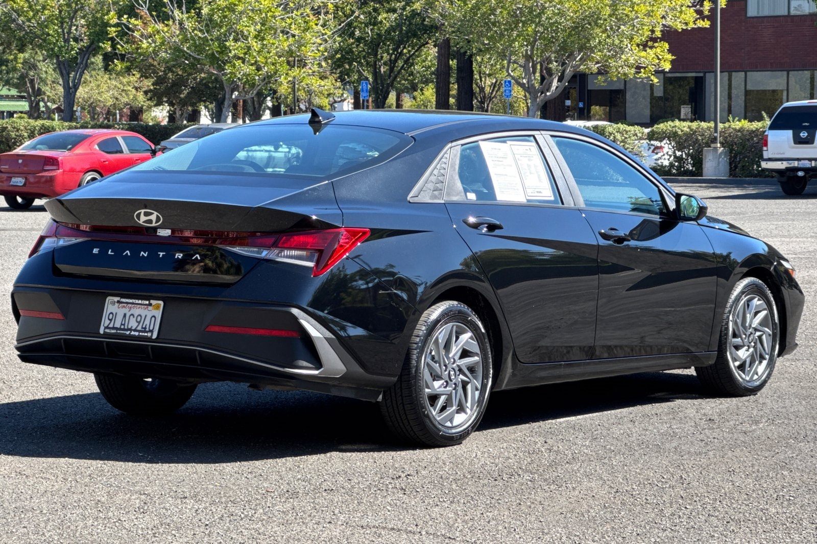 2024 Hyundai Elantra SEL photo 2