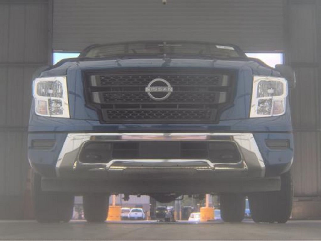 2024 Nissan Titan SV photo 2