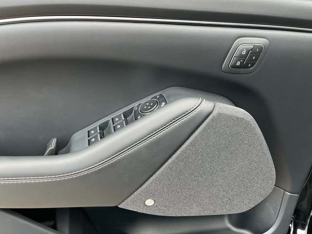 2025 Ford Mustang Mach-E Premium photo 18