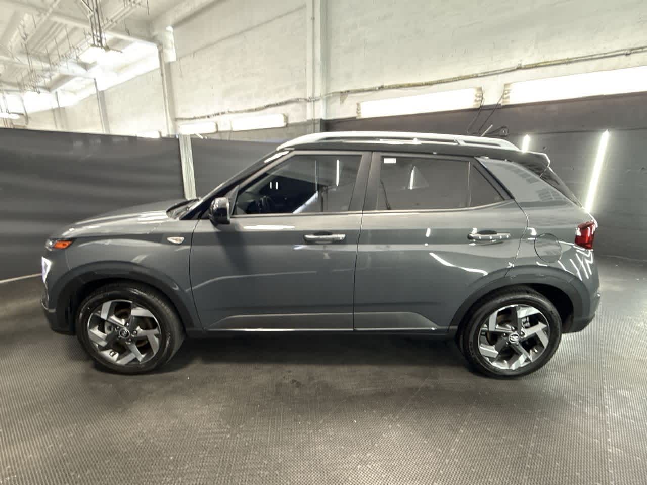 2024 Hyundai Venue Limited photo 14