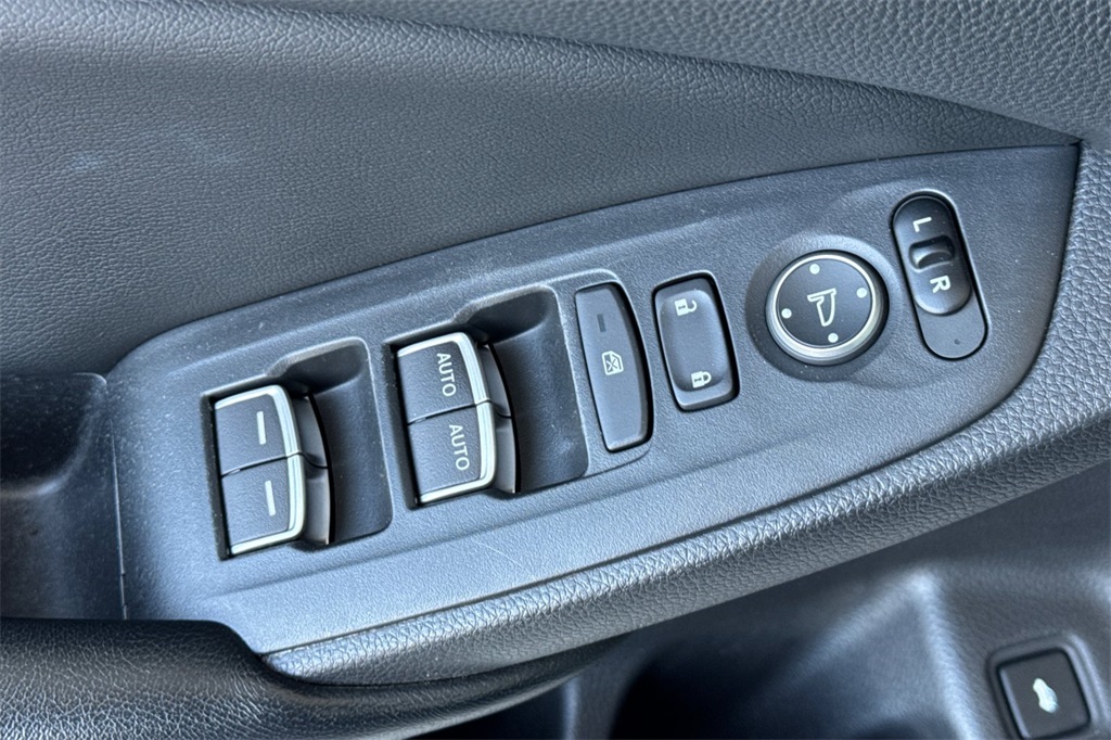 2018 Honda Accord LX photo 15